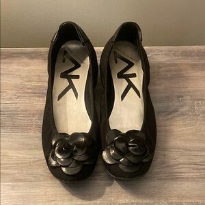 Anne Klein Sport Black wedges with Floral Embellishments